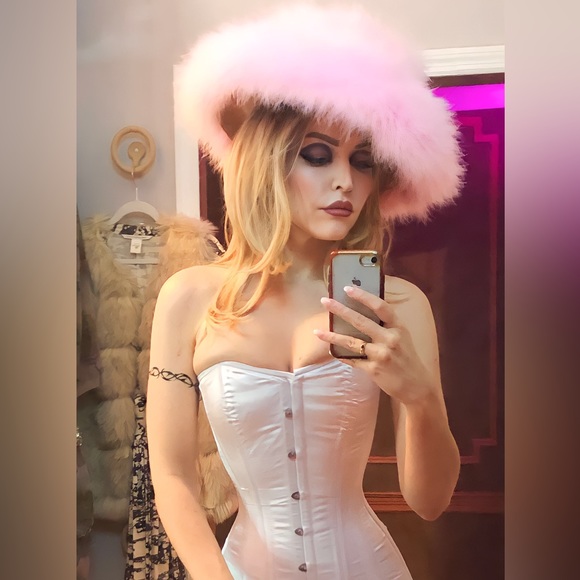 Couture Pink Fluffy Feather Marabou Hat - Pam Anderson Style - Picture 2 of 2